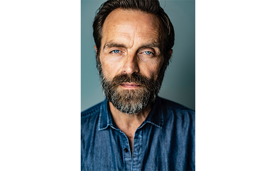 Ein Portrait von Aleksandar Jovanovic