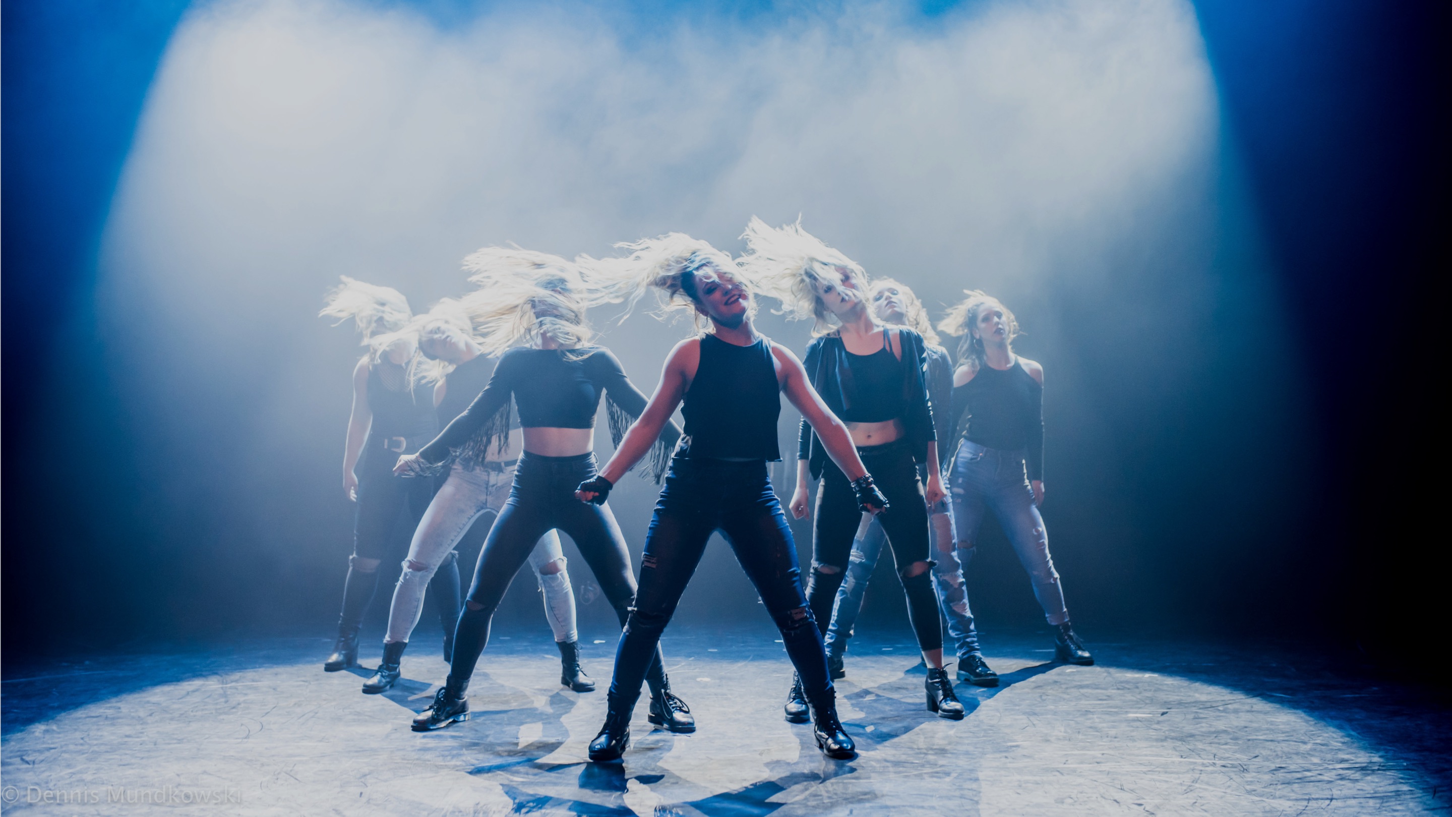 Bühnenfoto mit Tanzchoreografie