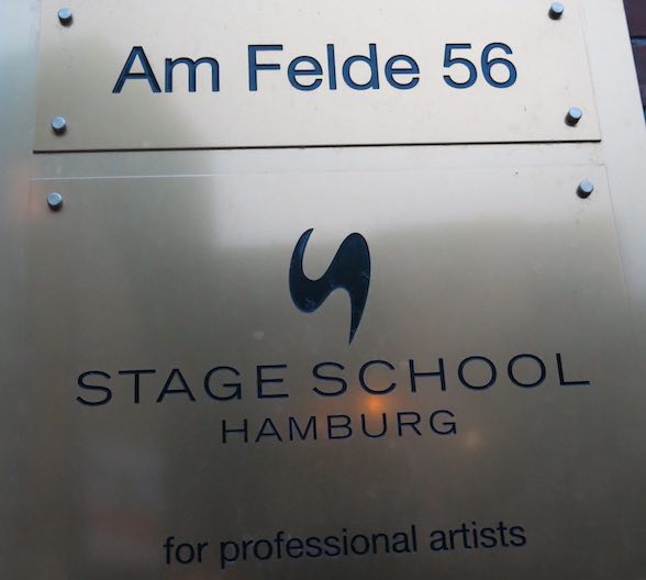 Ein Fotos vom Logo der Stage School Hamburg